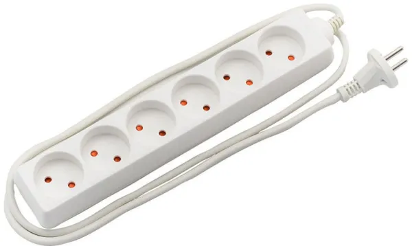 Stikkontakt med ledning